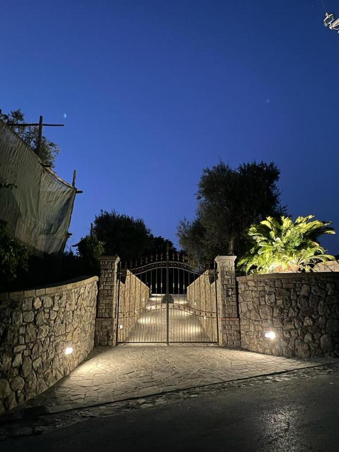 Liparulo Holiday House マッサ・ルブレンセ エクステリア 写真